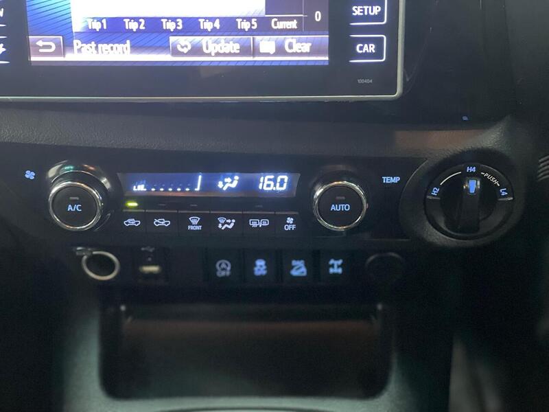 Toyota Hilux 2.4 D-4D Invincible 4WD Euro 6 (s/s) 4dr (TSS, 3.5t) - U186