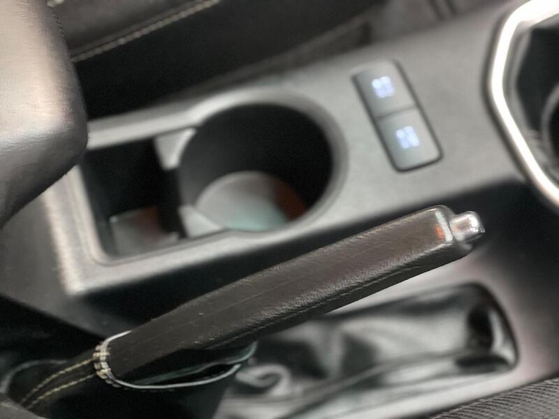 Toyota Hilux 2.4 D-4D Invincible 4WD Euro 6 (s/s) 4dr (TSS, 3.5t) - U186