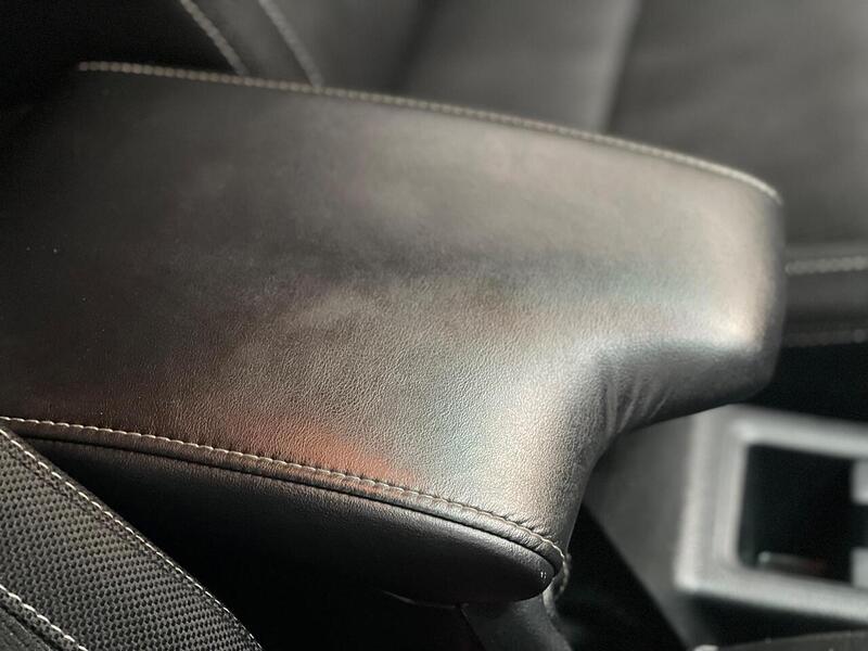 Toyota Hilux 2.4 D-4D Invincible 4WD Euro 6 (s/s) 4dr (TSS, 3.5t) - U186