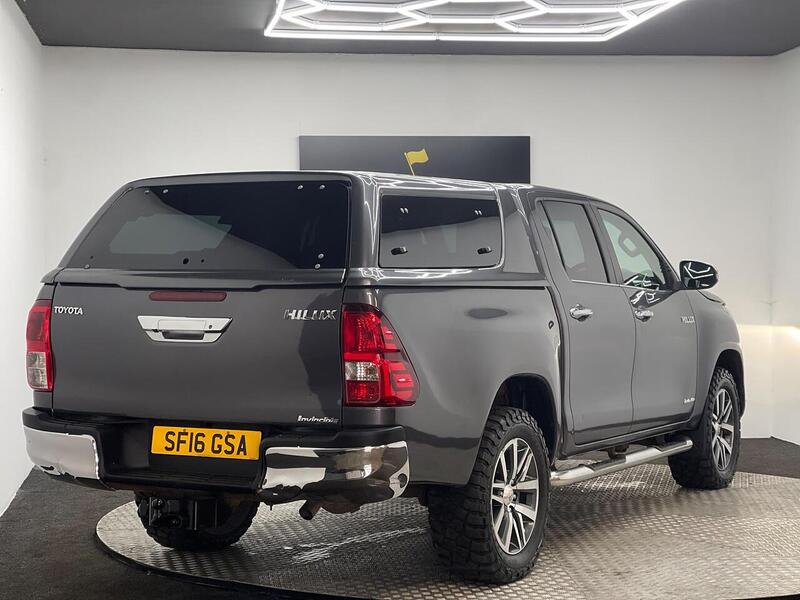 Toyota Hilux 2.4 D-4D Invincible 4WD Euro 6 4dr (TSS) - U188