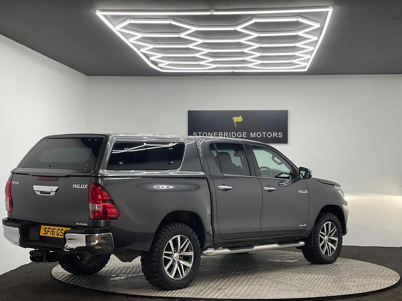 Toyota Hilux 2.4 D-4D Invincible 4WD Euro 6 4dr (TSS) - U188