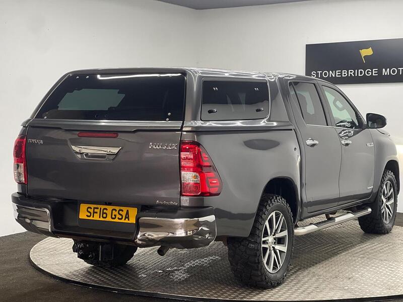 Toyota Hilux 2.4 D-4D Invincible 4WD Euro 6 4dr (TSS) - U188