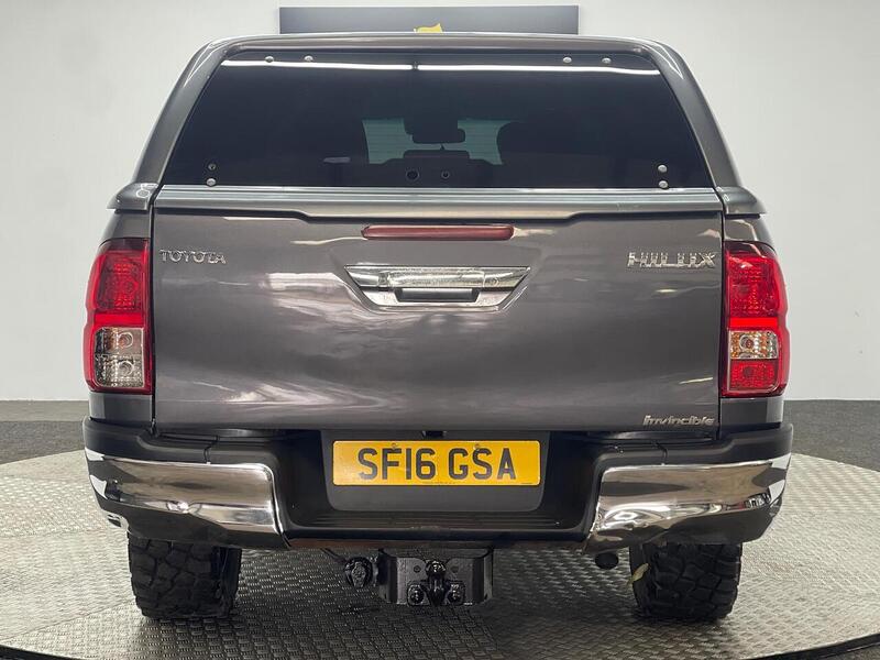 Toyota Hilux 2.4 D-4D Invincible 4WD Euro 6 4dr (TSS) - U188