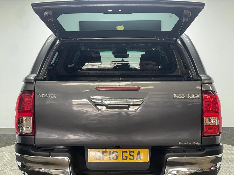 Toyota Hilux 2.4 D-4D Invincible 4WD Euro 6 4dr (TSS) - U188