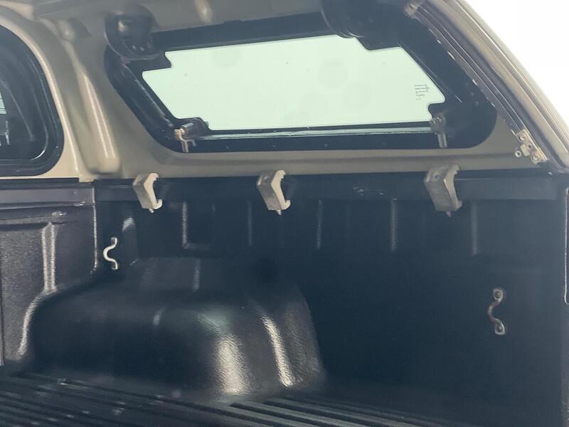 Toyota Hilux 2.4 D-4D Invincible 4WD Euro 6 4dr (TSS) - U188