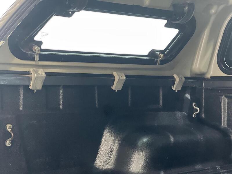 Toyota Hilux 2.4 D-4D Invincible 4WD Euro 6 4dr (TSS) - U188