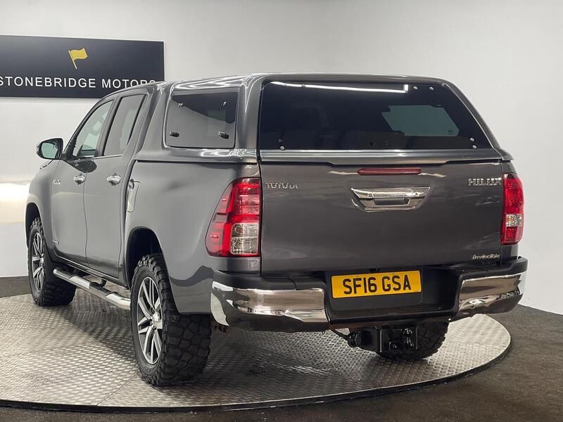 Toyota Hilux 2.4 D-4D Invincible 4WD Euro 6 4dr (TSS) - U188