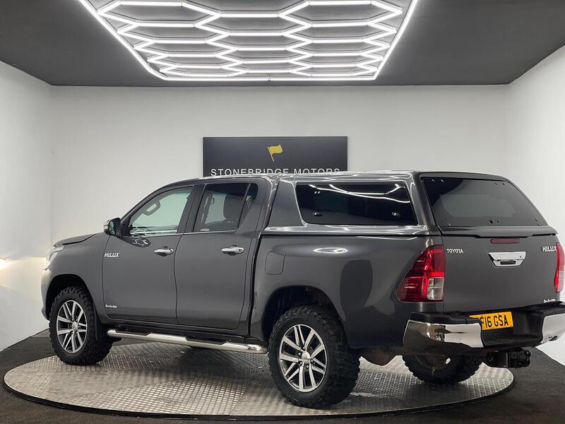 Toyota Hilux 2.4 D-4D Invincible 4WD Euro 6 4dr (TSS) - U188