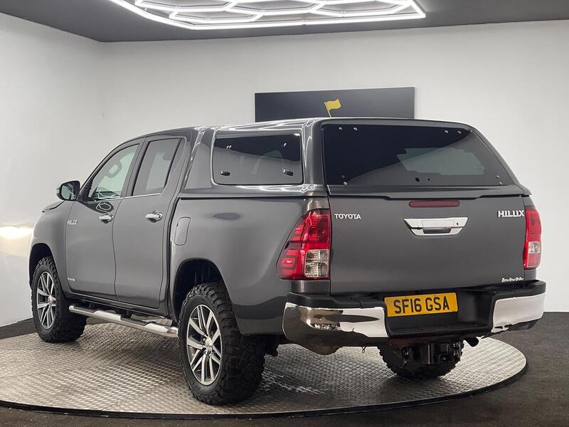 Toyota Hilux 2.4 D-4D Invincible 4WD Euro 6 4dr (TSS) - U188