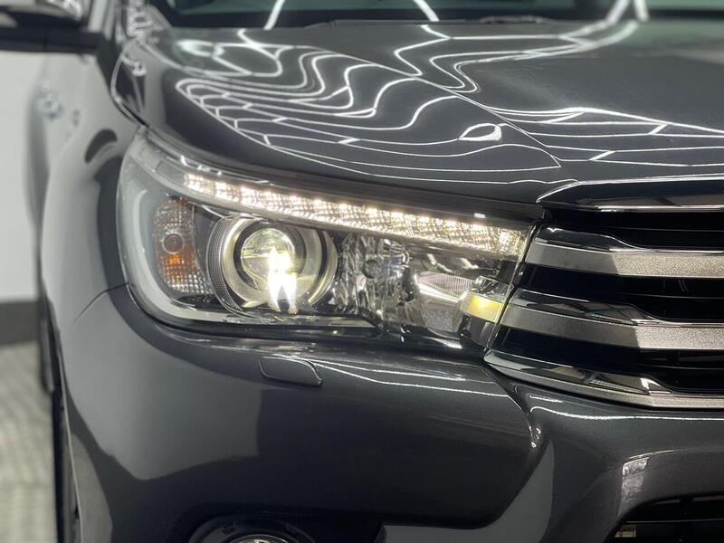 Toyota Hilux 2.4 D-4D Invincible 4WD Euro 6 4dr (TSS) - U188