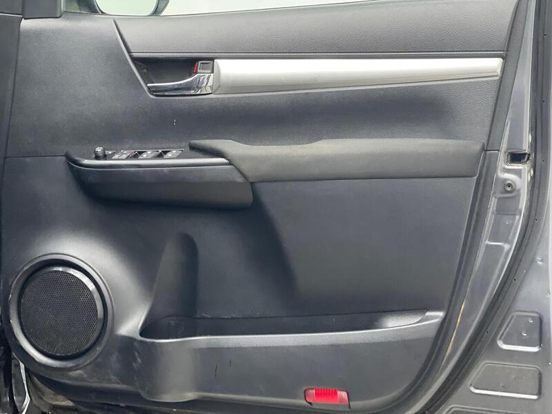 Toyota Hilux 2.4 D-4D Invincible 4WD Euro 6 4dr (TSS) - U188