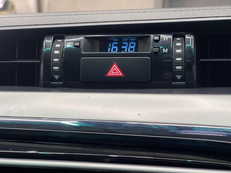 Toyota Hilux 2.4 D-4D Invincible 4WD Euro 6 4dr (TSS) - U188