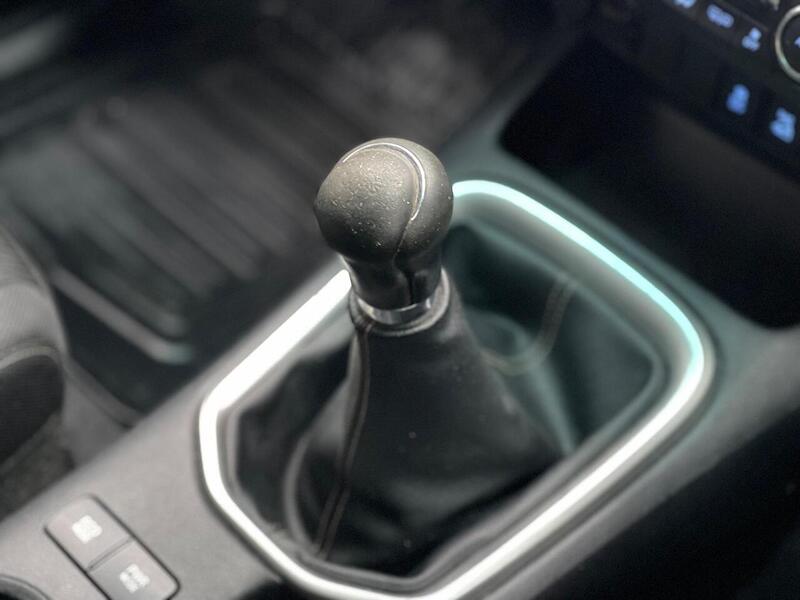 Toyota Hilux 2.4 D-4D Invincible 4WD Euro 6 4dr (TSS) - U188