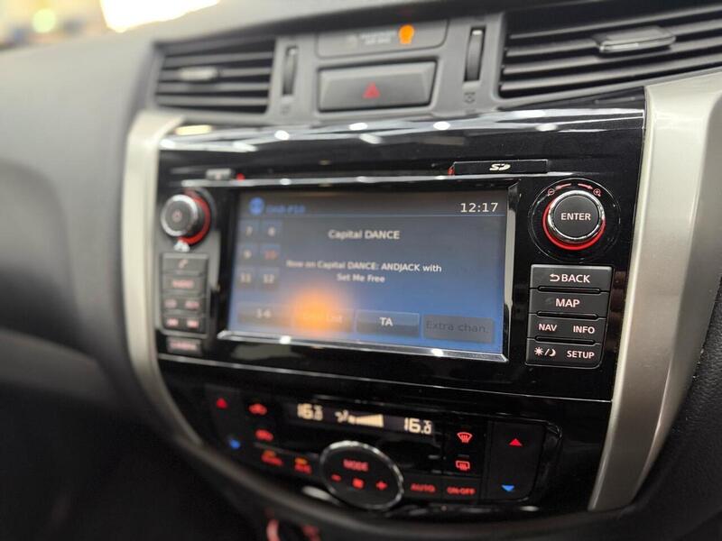 Nissan Navara 2.3 dCi Tekna Auto 4WD Euro 6 4dr - U202