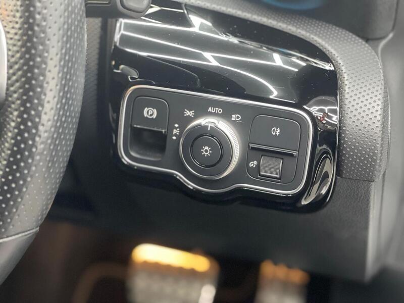 Mercedes-Benz A Class 1.5 A180d AMG Line (Premium) 7G-DCT Euro 6 (s/s) 5dr - U226