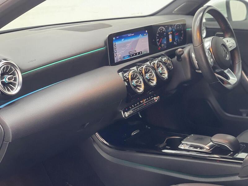 Mercedes-Benz A Class 1.5 A180d AMG Line (Premium) 7G-DCT Euro 6 (s/s) 5dr - U226