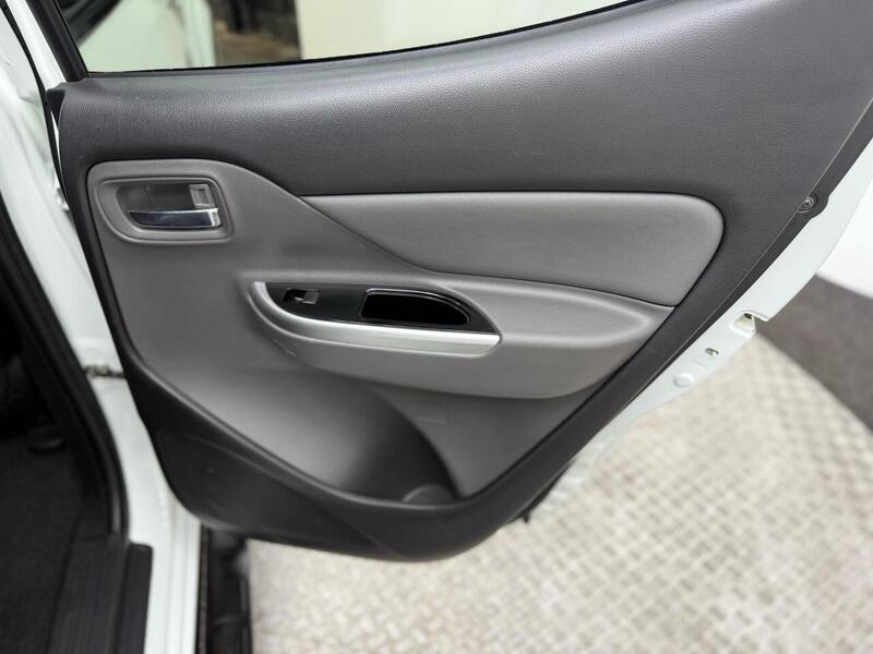 Mitsubishi L200 2.4 DI-D DC Warrior Auto 4WD Euro 5 4dr - U232