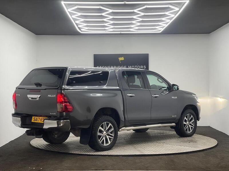 Toyota Hilux 2.4 D-4D Invincible 4WD Euro 6 4dr (TSS, 3.5t) - U251