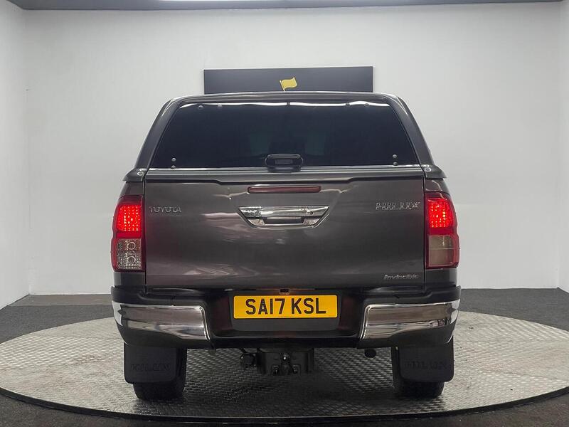Toyota Hilux 2.4 D-4D Invincible 4WD Euro 6 4dr (TSS, 3.5t) - U251