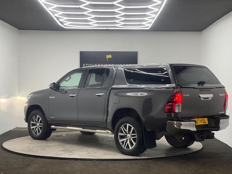 Toyota Hilux 2.4 D-4D Invincible 4WD Euro 6 4dr (TSS, 3.5t) - U251