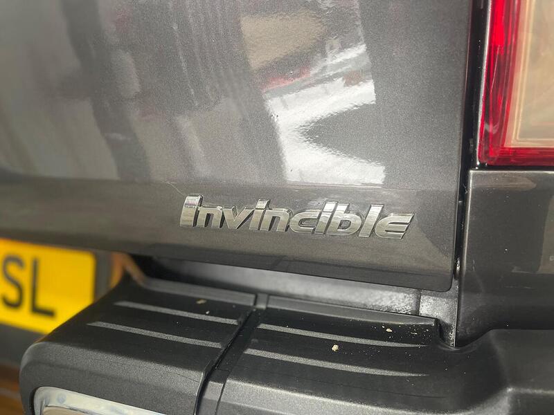 Toyota Hilux 2.4 D-4D Invincible 4WD Euro 6 4dr (TSS, 3.5t) - U251