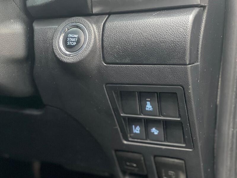 Toyota Hilux 2.4 D-4D Invincible 4WD Euro 6 4dr (TSS, 3.5t) - U251