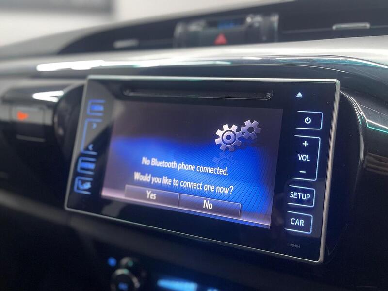 Toyota Hilux 2.4 D-4D Invincible 4WD Euro 6 4dr (TSS, 3.5t) - U251