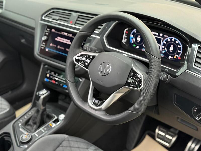 Volkswagen Tiguan 2.0 TDI R-Line DSG 4Motion Euro 6 (s/s) 5dr - U259