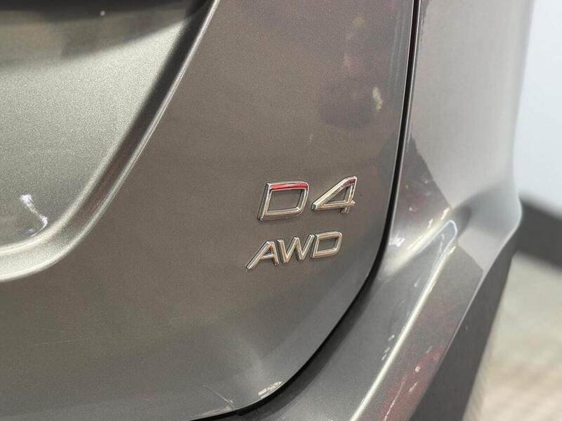 Volvo XC60 2.4 D4 R-Design Nav Auto AWD Euro 6 (s/s) 5dr - U262