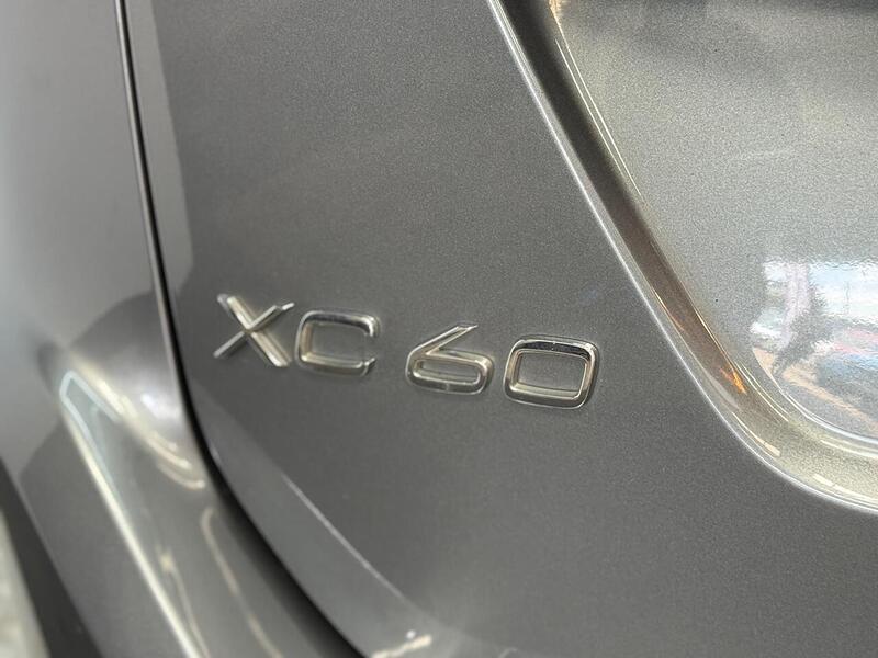 Volvo XC60 2.4 D4 R-Design Nav Auto AWD Euro 6 (s/s) 5dr - U262