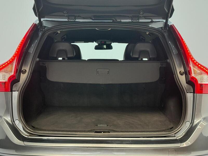 Volvo XC60 2.4 D4 R-Design Nav Auto AWD Euro 6 (s/s) 5dr - U262