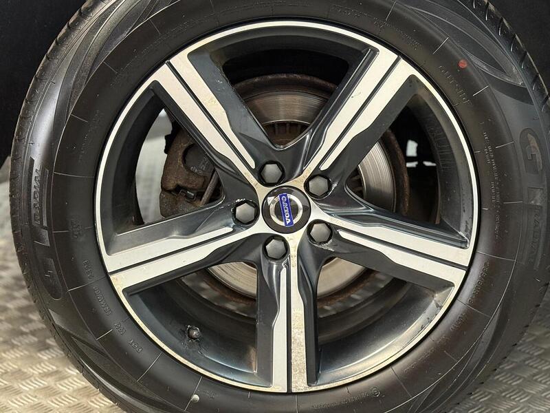 Volvo XC60 2.4 D4 R-Design Nav Auto AWD Euro 6 (s/s) 5dr - U262