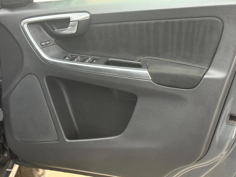 Volvo XC60 2.4 D4 R-Design Nav Auto AWD Euro 6 (s/s) 5dr - U262