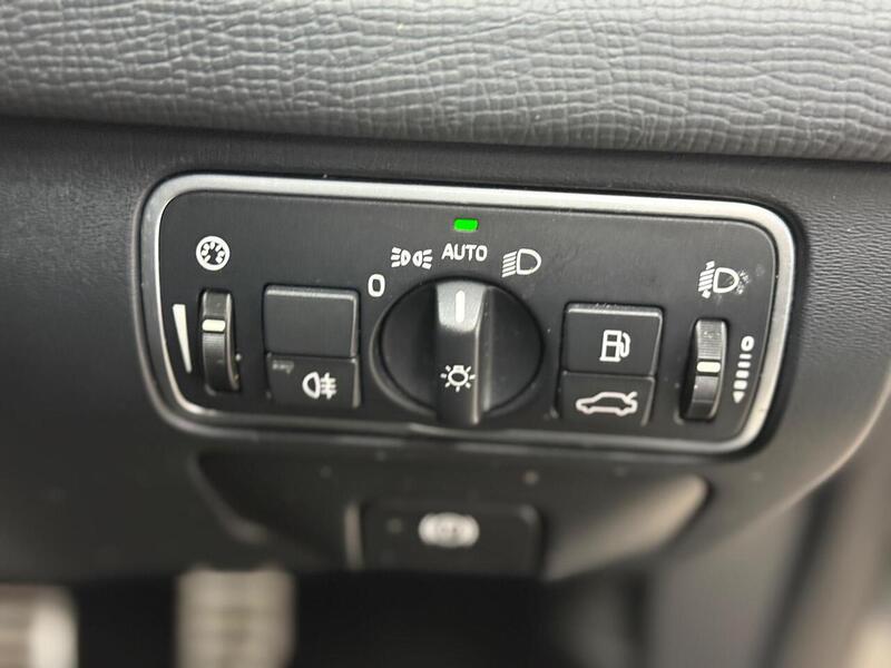 Volvo XC60 2.4 D4 R-Design Nav Auto AWD Euro 6 (s/s) 5dr - U262