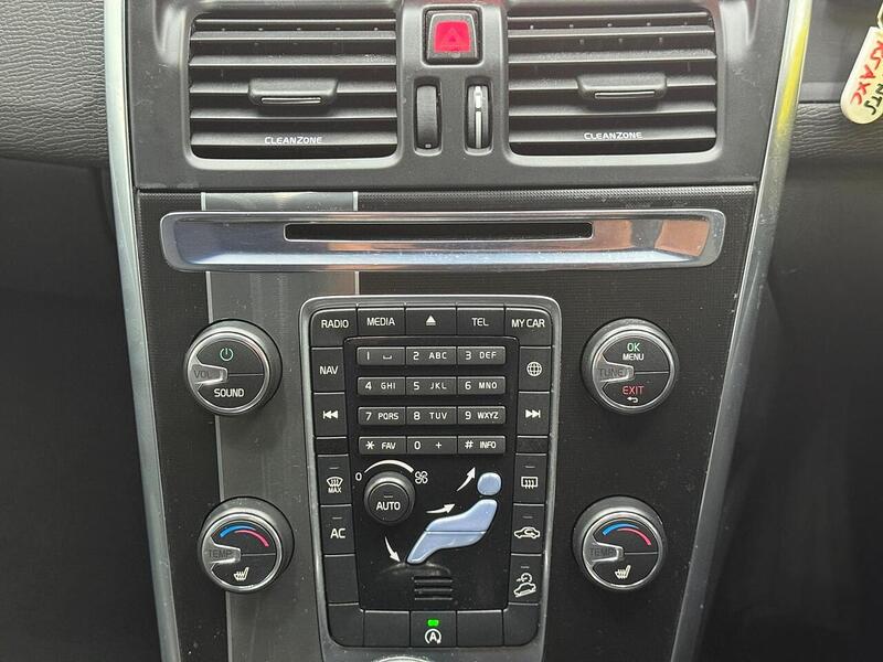 Volvo XC60 2.4 D4 R-Design Nav Auto AWD Euro 6 (s/s) 5dr - U262