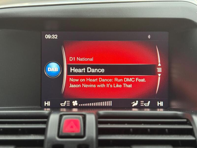 Volvo XC60 2.4 D4 R-Design Nav Auto AWD Euro 6 (s/s) 5dr - U262