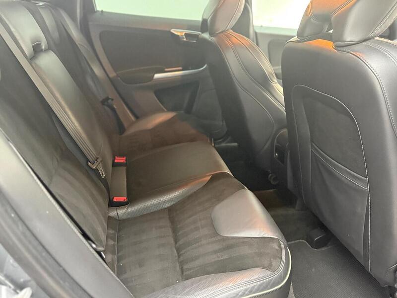 Volvo XC60 2.4 D4 R-Design Nav Auto AWD Euro 6 (s/s) 5dr - U262