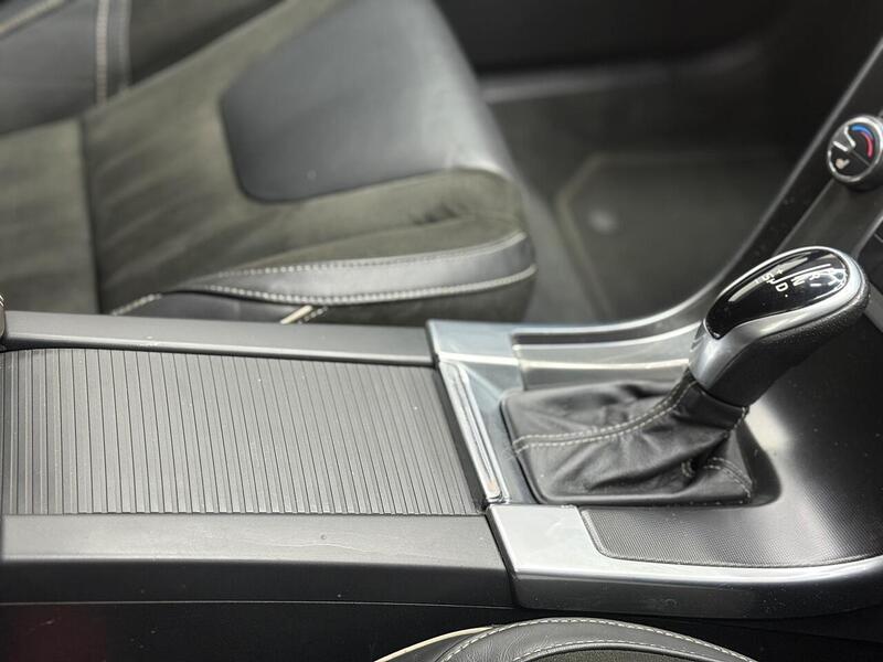 Volvo XC60 2.4 D4 R-Design Nav Auto AWD Euro 6 (s/s) 5dr - U262