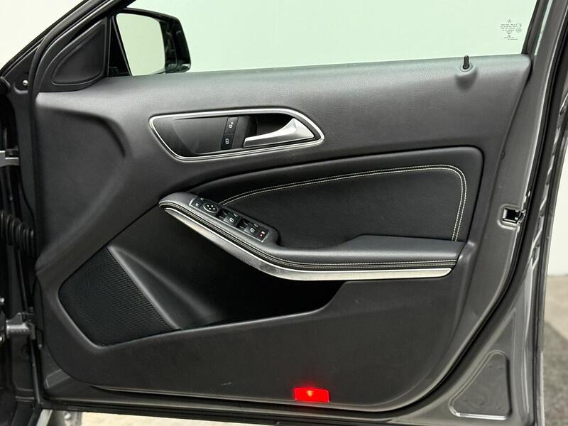 Mercedes-Benz GLA 1.6 GLA180 Urban Edition 7G-DCT Euro 6 (s/s) 5dr - U269