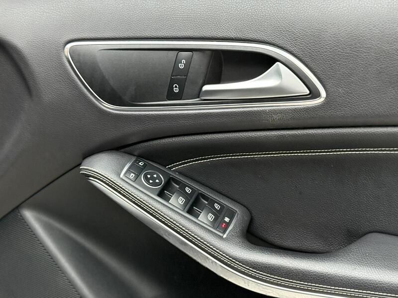 Mercedes-Benz GLA 1.6 GLA180 Urban Edition 7G-DCT Euro 6 (s/s) 5dr - U269