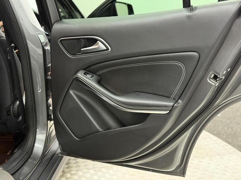 Mercedes-Benz GLA 1.6 GLA180 Urban Edition 7G-DCT Euro 6 (s/s) 5dr - U269