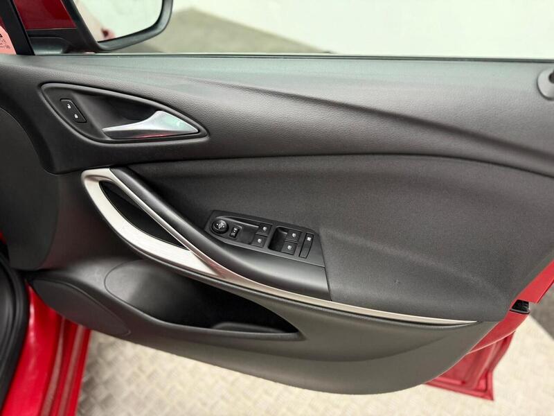 Vauxhall Astra 1.2 Turbo SRi VX Line Nav Euro 6 (s/s) 5dr - U279
