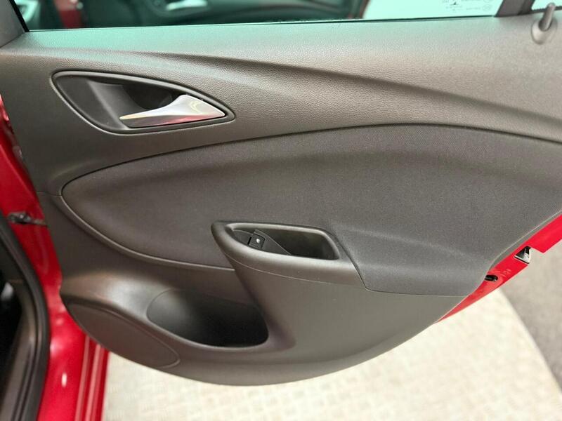 Vauxhall Astra 1.2 Turbo SRi VX Line Nav Euro 6 (s/s) 5dr - U279