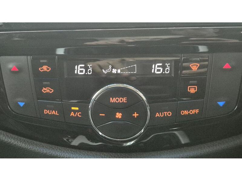 Nissan Navara 2.3 dCi Tekna 4WD Euro 5 4dr - U296