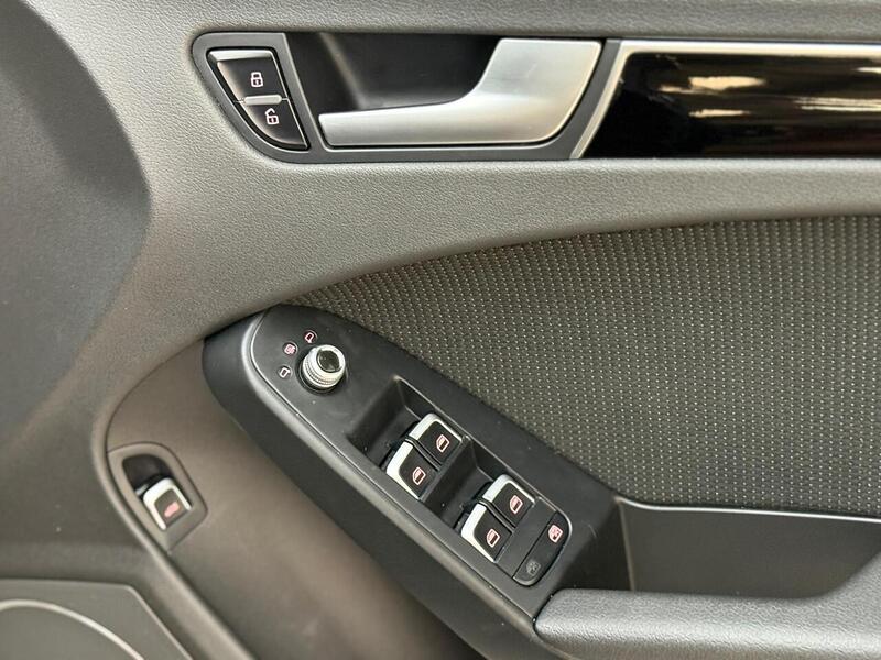 Audi A4 2.0 TDI Black Edition quattro Euro 5 (s/s) 4dr - U300