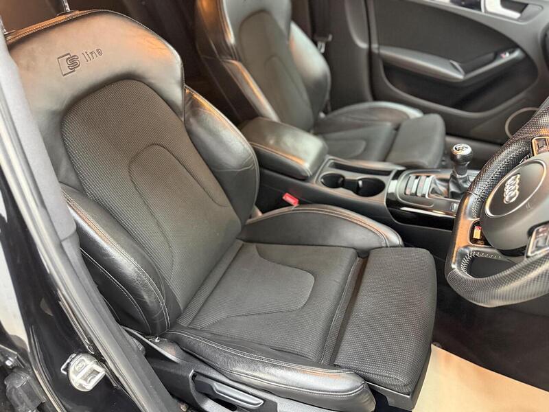 Audi A4 2.0 TDI Black Edition quattro Euro 5 (s/s) 4dr - U300