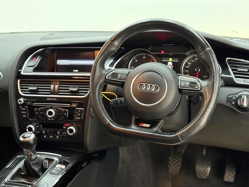 Audi A4 2.0 TDI Black Edition quattro Euro 5 (s/s) 4dr - U300