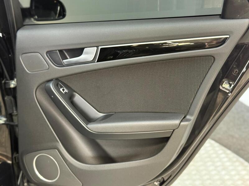 Audi A4 2.0 TDI Black Edition quattro Euro 5 (s/s) 4dr - U300