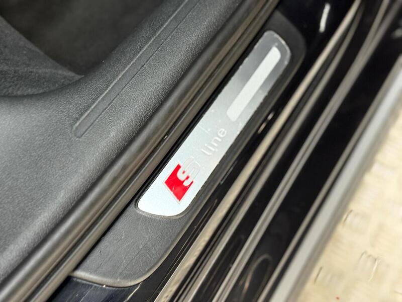 Audi A4 2.0 TDI Black Edition quattro Euro 5 (s/s) 4dr - U300