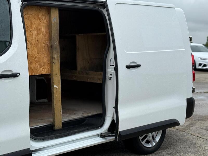 Vauxhall Vivaro 1.5 Turbo D 2900 Dynamic L2 H1 Euro 6 (s/s) 6dr - U301